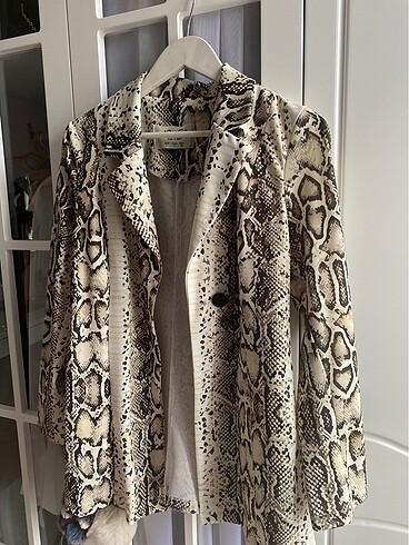 Yılan desenli blazer