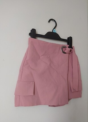 Pembe şort etek