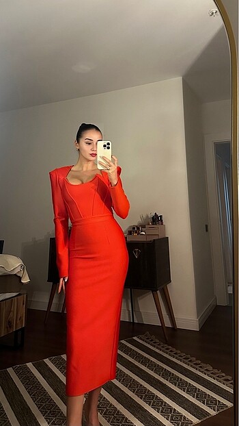 Deep atelier kırmızı tasarım elbise
