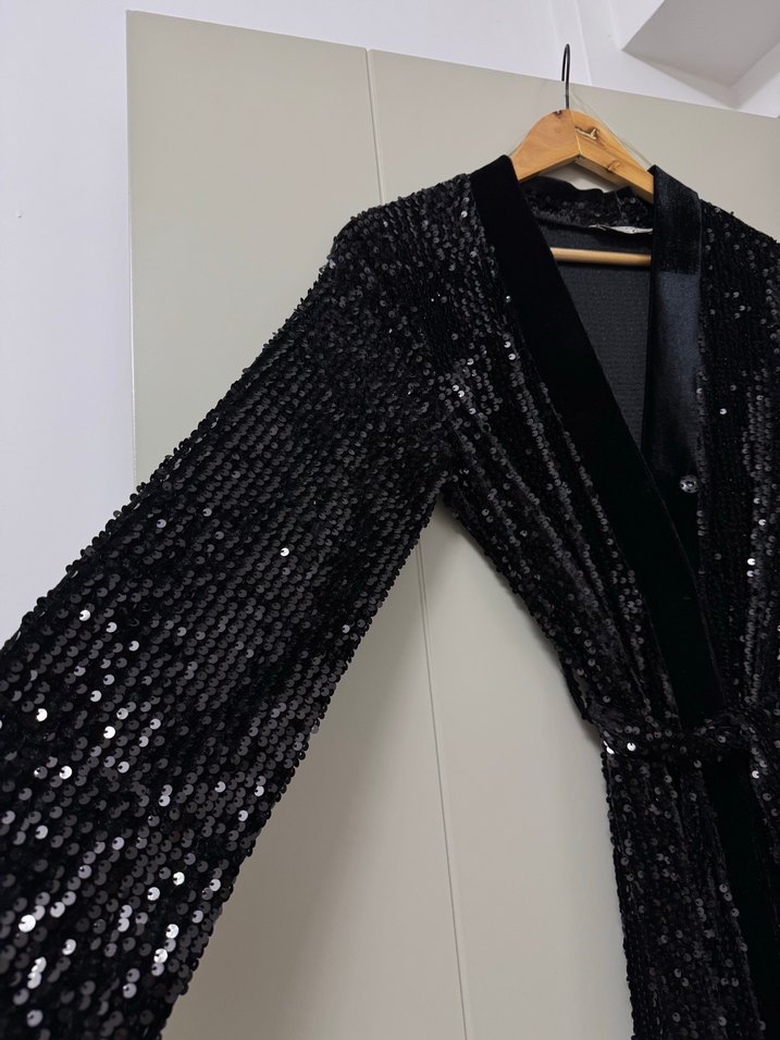 Siyah Pullu Uzun Kollu Kadife Gece Elbisesi - Görsel 2