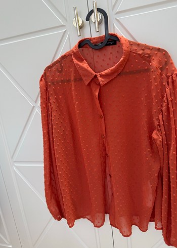 Uzun Kollu Kırmızı Düğmeli Kadın Gömlek - Görsel 2