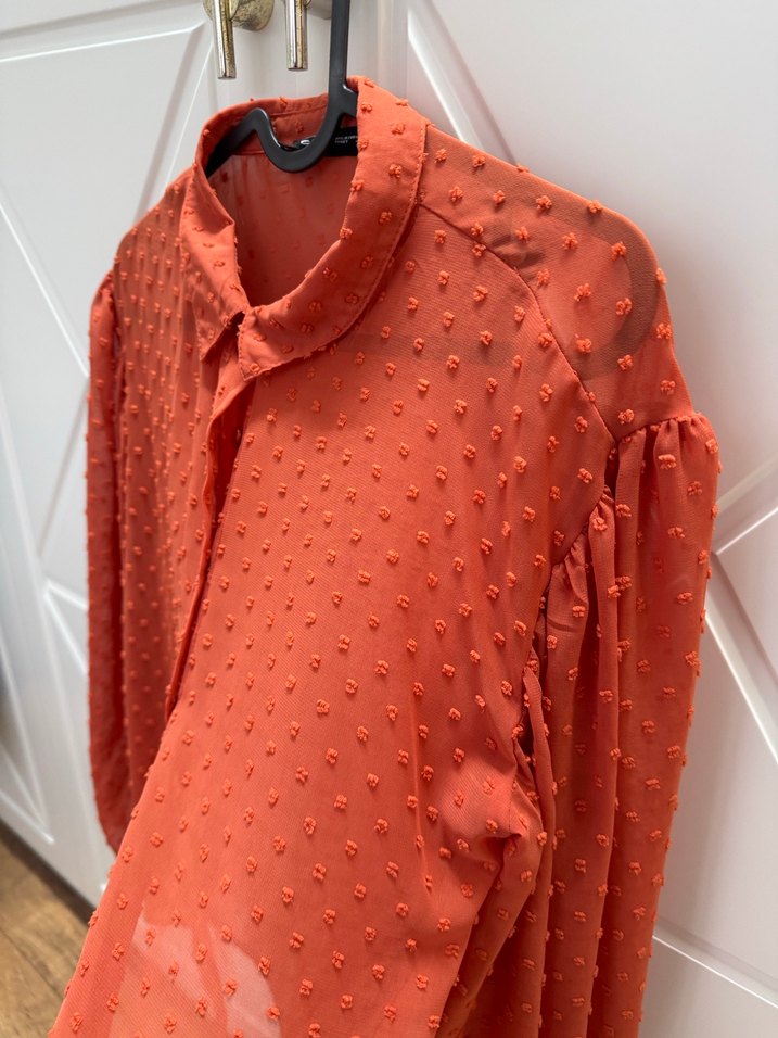 Uzun Kollu Kırmızı Düğmeli Kadın Gömlek - Görsel 3