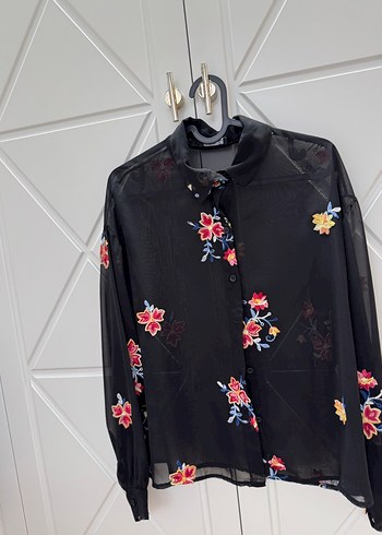 Çiçek Desenli Siyah Uzun Kollu Gömlek - Görsel 3