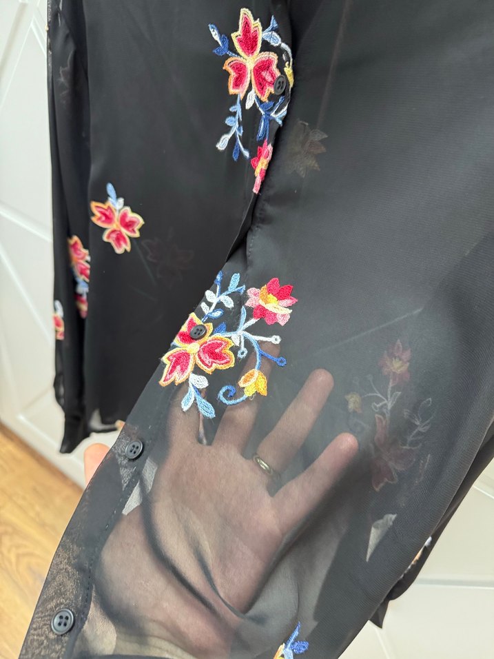 Çiçek Desenli Siyah Uzun Kollu Gömlek - Görsel 2