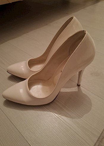 Diğer Beyaz Rugan Stiletto Topuklu Kadın Ayakkabı