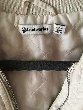 Stradivarius Krem mont