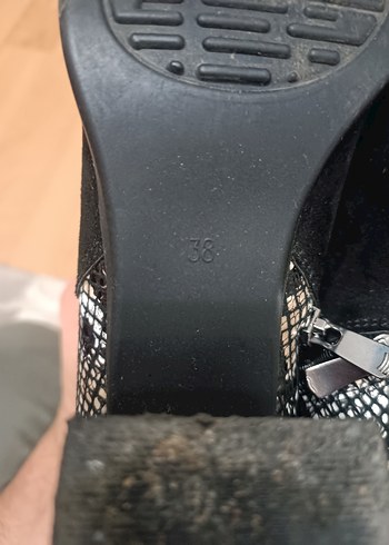 Kadın Siyah Süet Yılan Desenli Topuklu Bot - Görsel 6