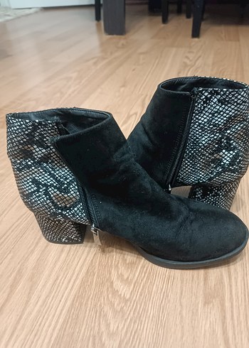 Kadın Siyah Süet Yılan Desenli Topuklu Bot - Görsel 5