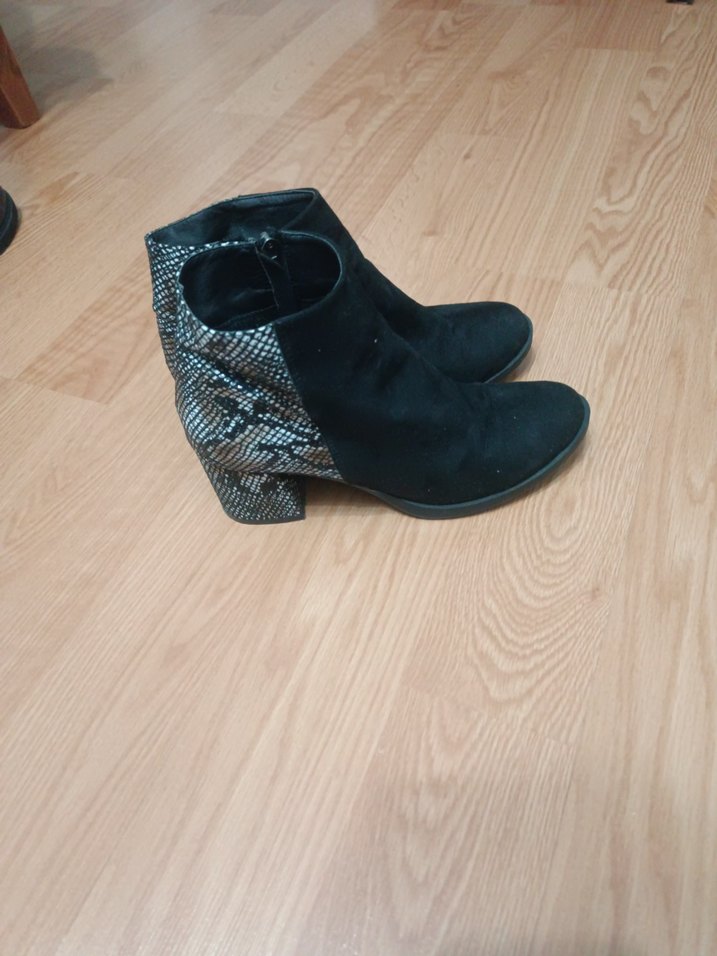 Kadın Siyah Süet Yılan Desenli Topuklu Bot - Görsel 3