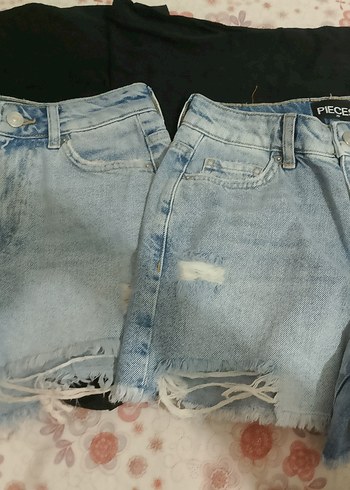 xs Beden Kadın Mavi Mini Yırtık Denim Şort .