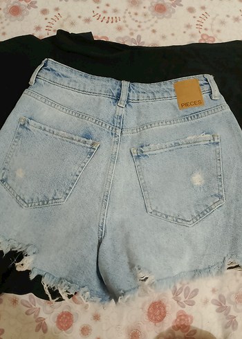 Pieces Kadın Mavi Mini Yırtık Denim Şort .