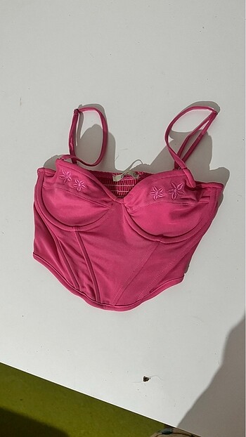 Pembe Büstiyer