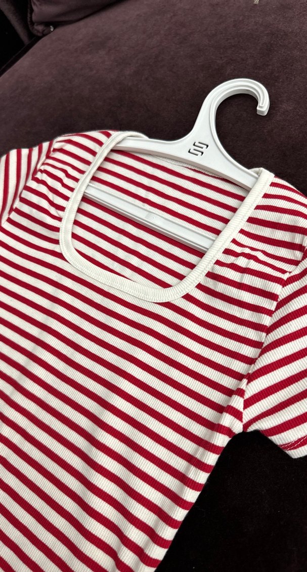 Kırmızı Beyaz Çizgili Kadın Tişört - Görsel 2