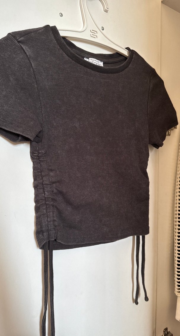 Kızlar için yanlardan büzgülü siyah Kısa Kollu crop - Görsel 2