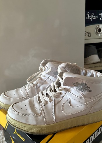 Beyaz Puf Detaylı Basketbol Ayakkabısı - Görsel 2