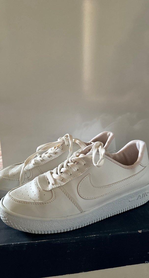 Beyaz Minimalist Kadın Spor Ayakkabı - Görsel 2