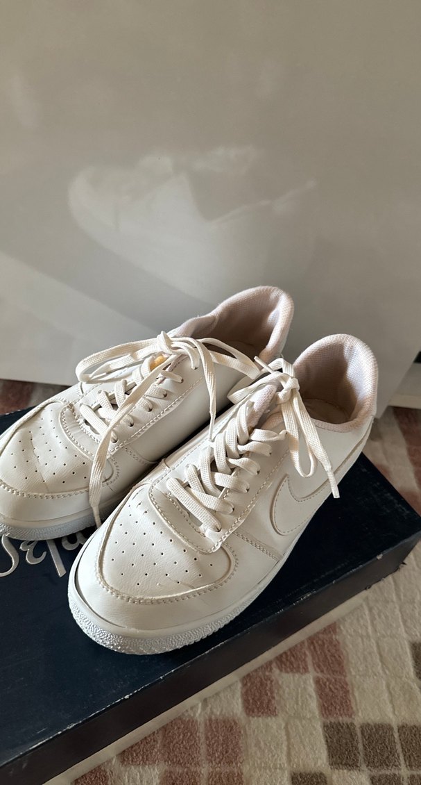 Beyaz Minimalist Kadın Spor Ayakkabı - Görsel 3