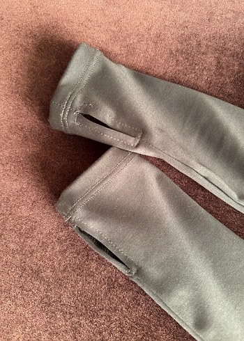 Siyah Yarım Fermuarlı kesik parmaklı uzun kollu crop - Görsel 2