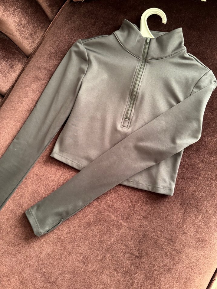 Siyah Yarım Fermuarlı kesik parmaklı uzun kollu crop - Görsel 3