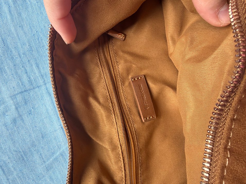 Stradivarius Süet Kahverengi Omuz Çantası  Şıklık ve Rahatlık — görsel 4/5