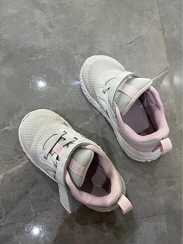Nike yürüyüş ayakkabisi