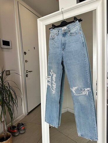 s Beden Mango Yırtık Kot Pantolon
