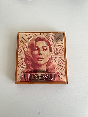 Huda Beauty Glow Obsessions Aydınlatıcı Paleti