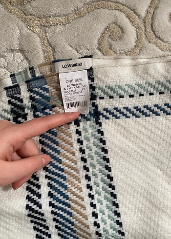 LcWaikiki Kadın Ekose Desenli atkı şal - Görsel 5