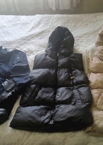 Zara Erkek Siyah Kapüşonlu Şişme Yelek