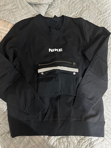 Nike üst