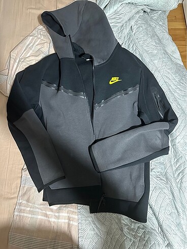 Nike tech