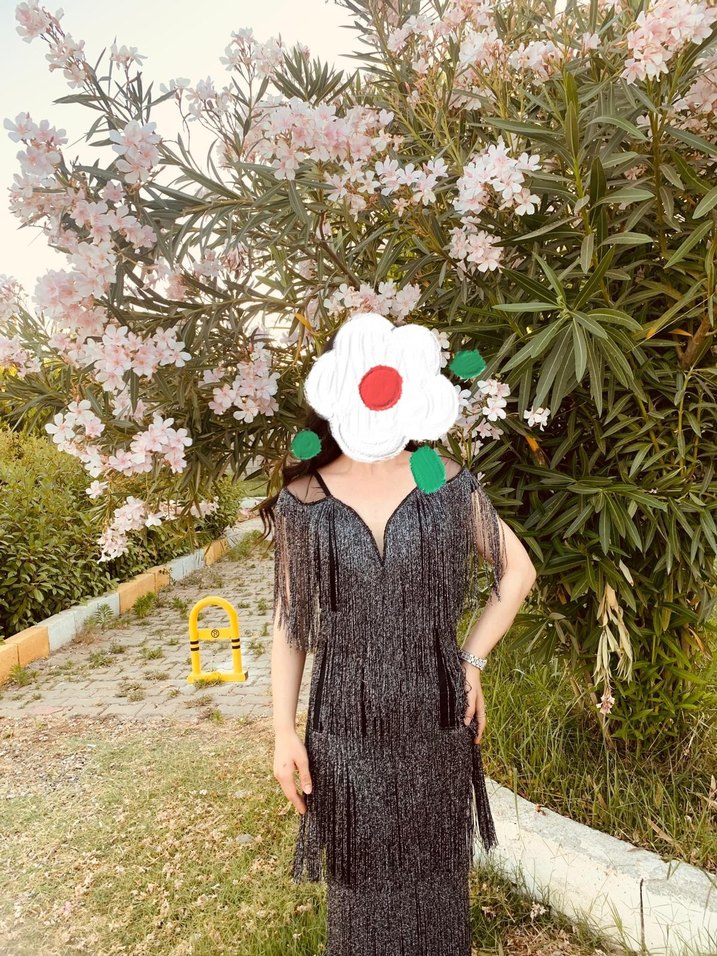 Püsküllü siyah Uzun V Yaka Elbise - Görsel 2