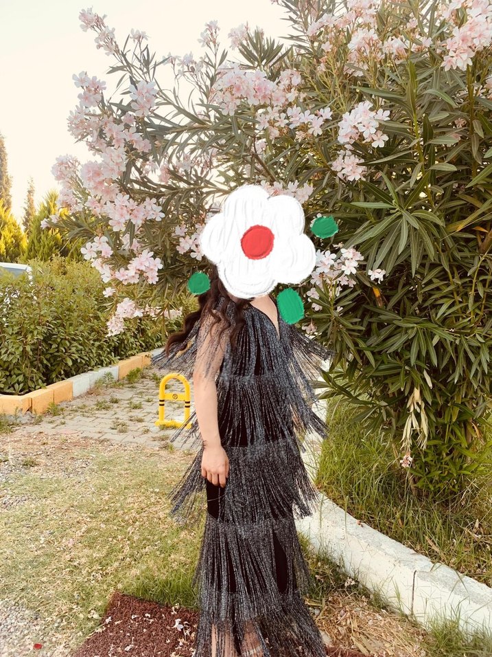 Püsküllü siyah Uzun V Yaka Elbise - Görsel 3