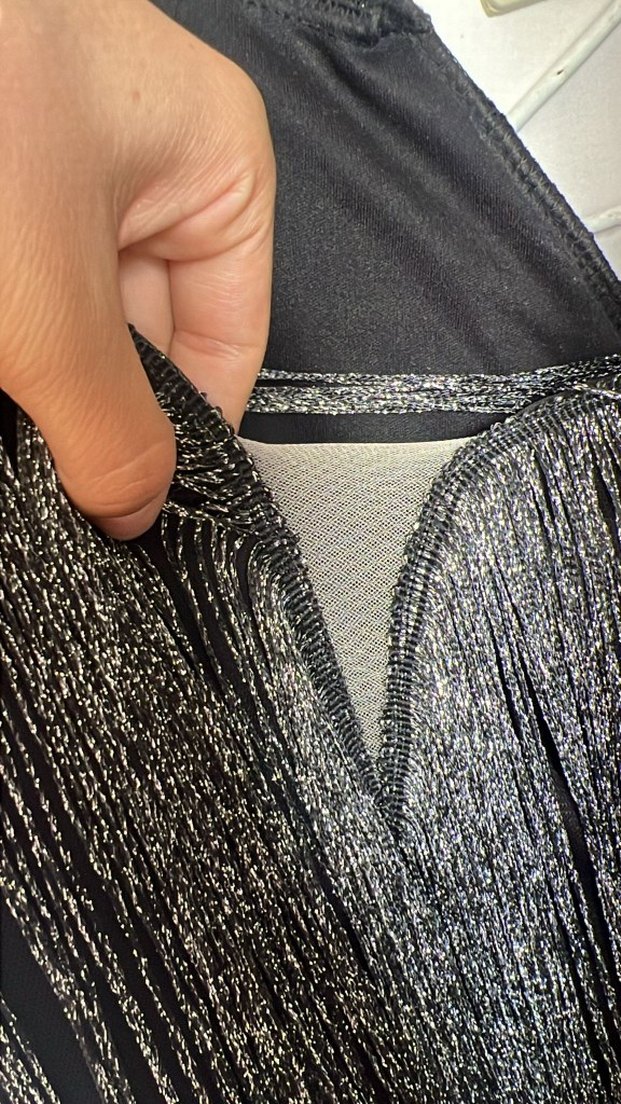 Püsküllü siyah Uzun V Yaka Elbise - Görsel 4