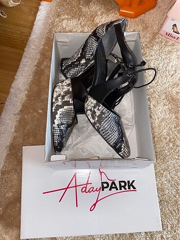 Aday Park Kadın yılan siyah ayakkabı