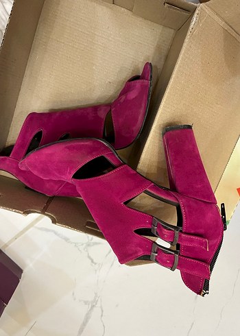 Pembe Süet Tokalı Blok Topuklu Kadın Stiletto