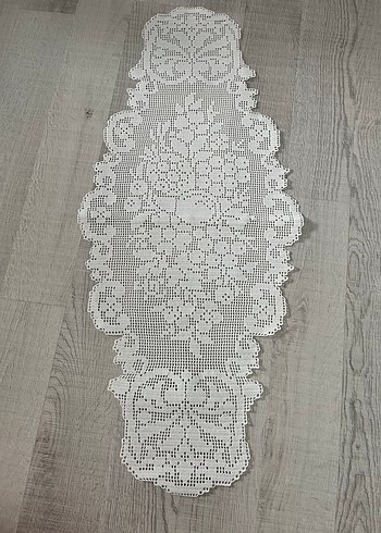 Beden Motifli Beyaz Örgü Dantel Runner