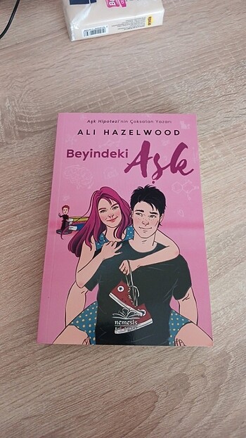  Beden ALI HAZELWOOD
