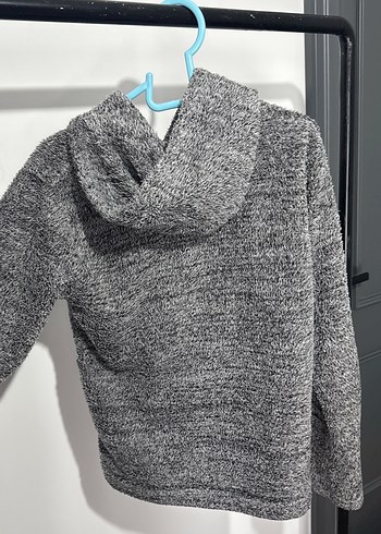Gri kapüşonlu peluş hırka bedeni xl yazıyor fakat kalıbı küçük - Görsel 2