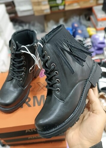 LC Waikiki Kız çocuk bot