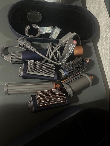 Dyson airstrait