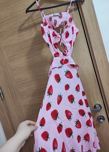m Beden pembe Renk Çilek Desenli Askılı Elbise Strawberry 