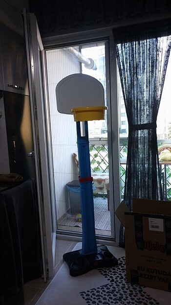 Çocuk basketbol potası 46,5 cm x 49 cm x 170 cm olculerindedir.i