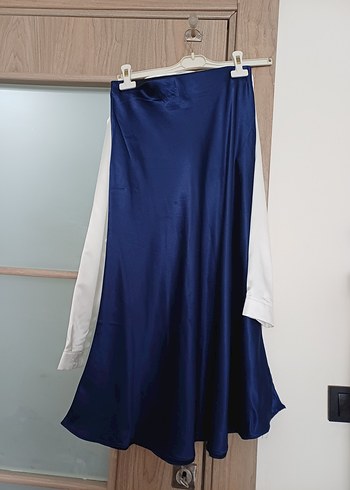 Beyaz lacivert saten takım - Görsel 2