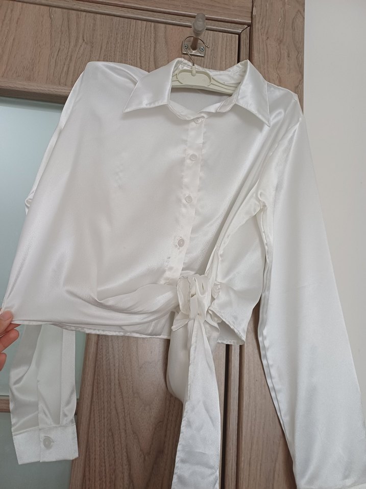 Beyaz lacivert saten takım - Görsel 4