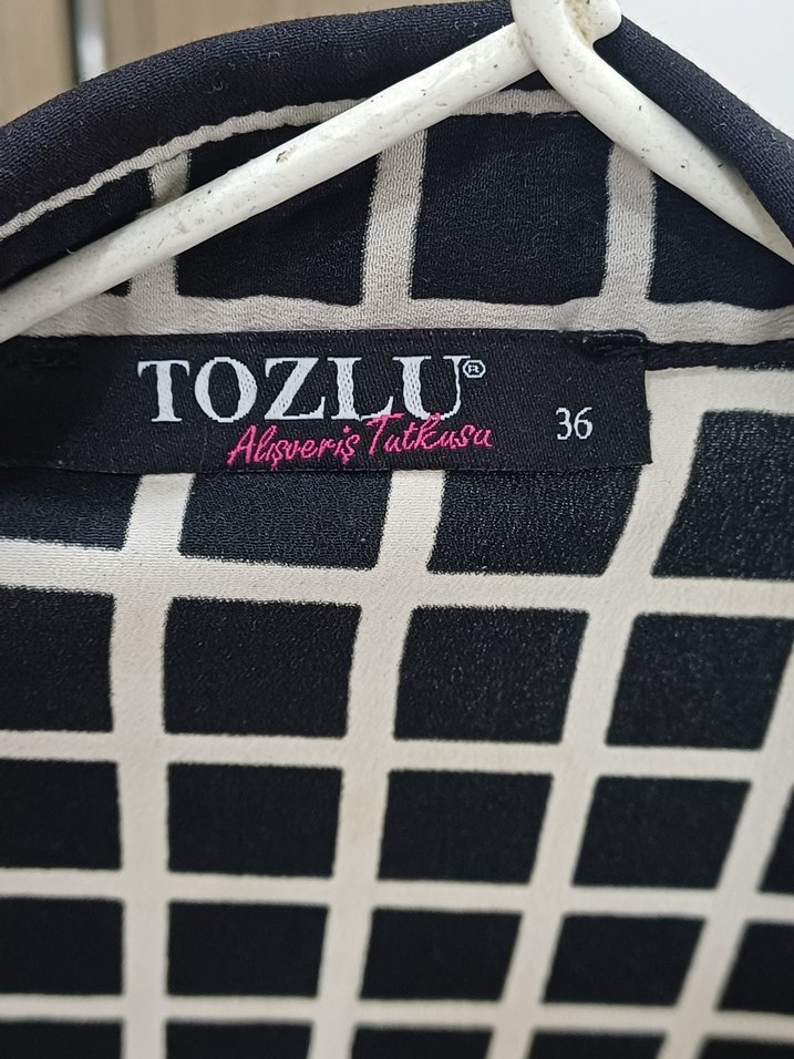 Düğmeli Siyah Beyaz Kareli Midi gömlek - Görsel 4