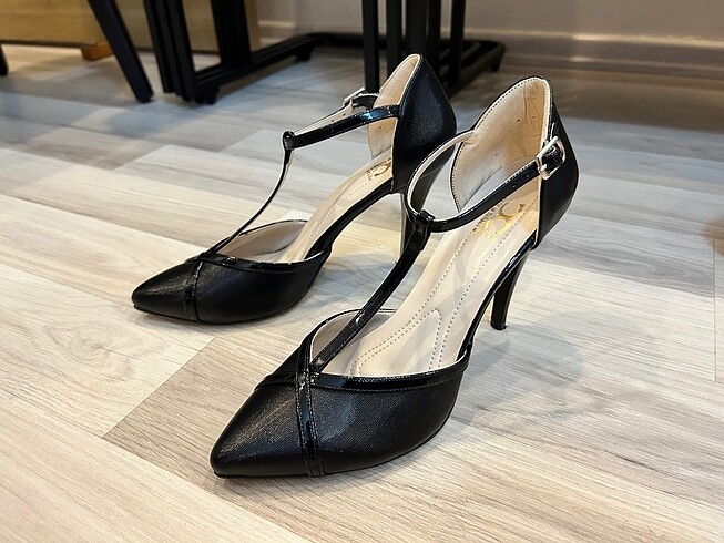Kemerli Stiletto Ayakkabı