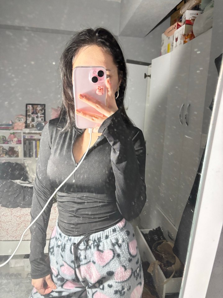 Siyah Yüksek Yakalı Uzun Kollu Kadın Sweatshirt - Görsel 2