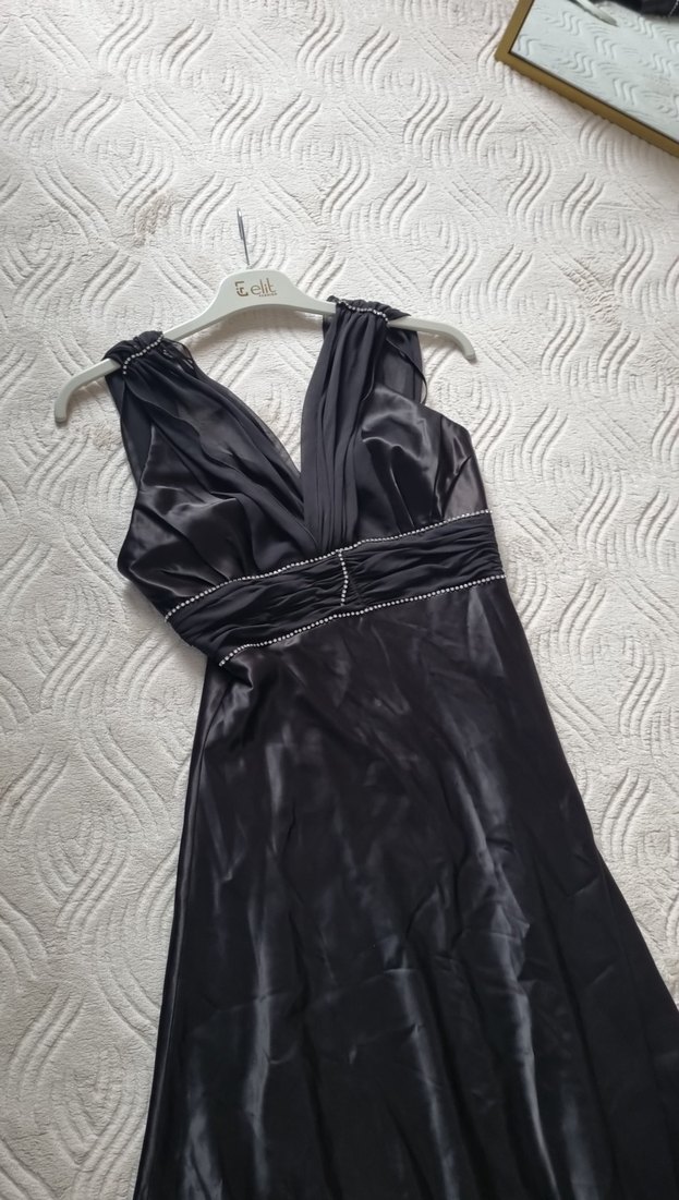 Siyah Drapeli V Yakalı Uzun Abiye Saten Elbise - Görsel 5