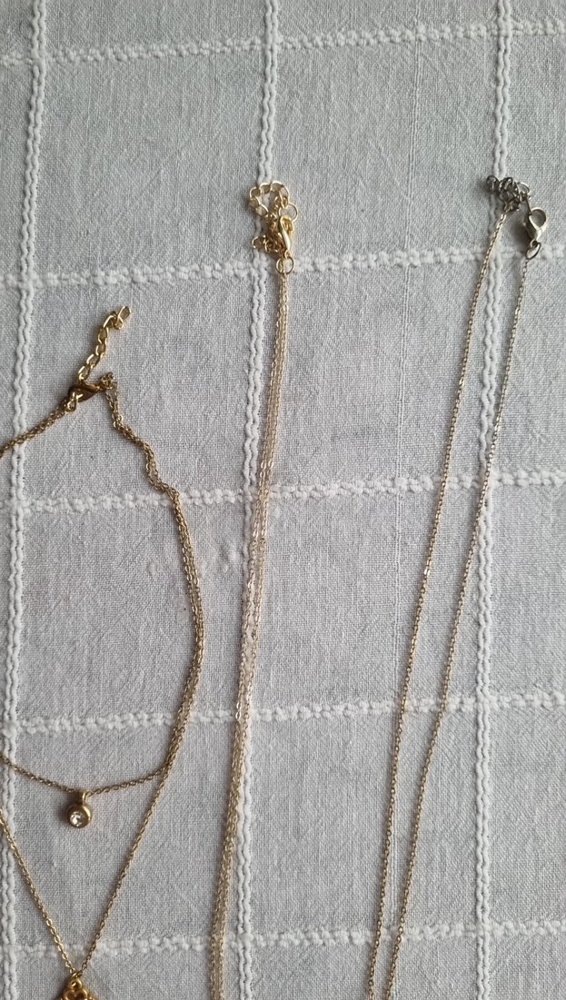 Altın Renkli Zincir Detaylı Kolye - Görsel 4